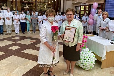 Медики принимают поздравления  